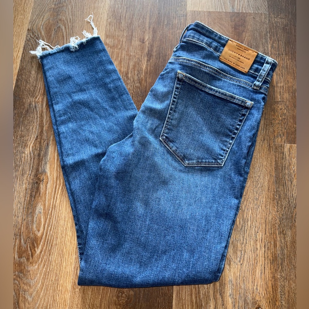 Lucky Brand Distressed Blue Ankle Jeans size 10/30